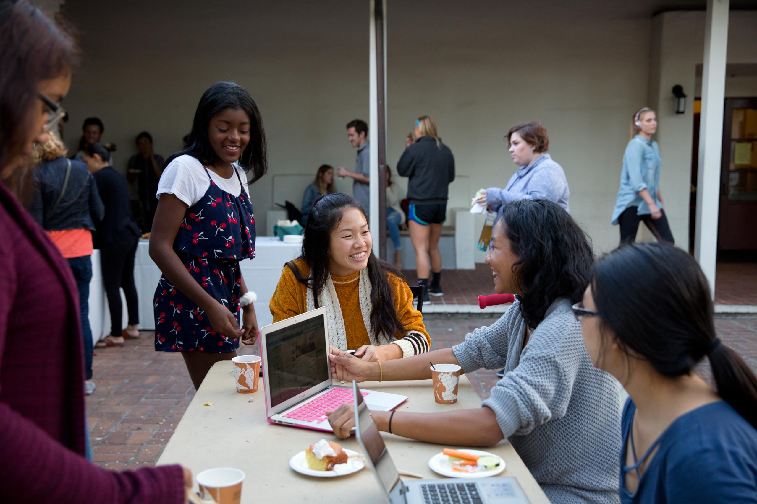 Group of Scripps students gathered in courtyard with snacks